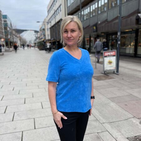 blå t-skjorte i bomullsfrotté fra norske Makeløs
